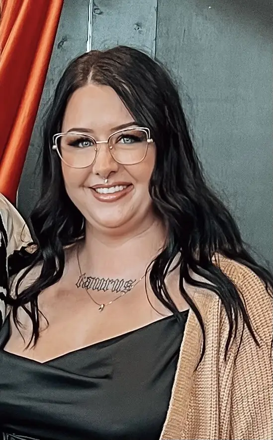 Paige Wallace at The Dye Hive 