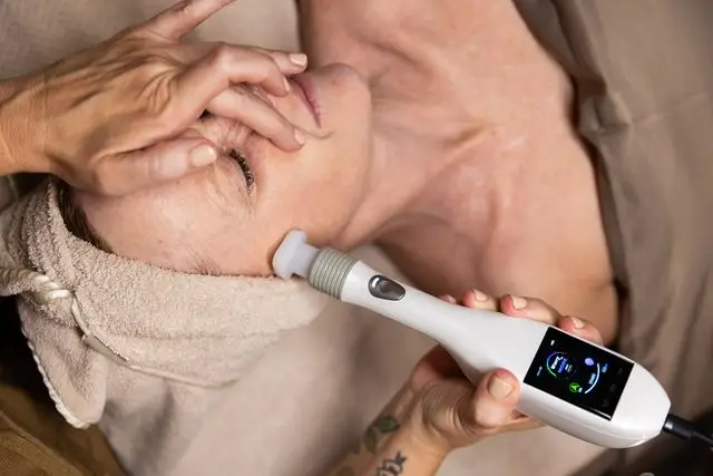 JET EFFECT™ • Cold Plasma Skin Therapy