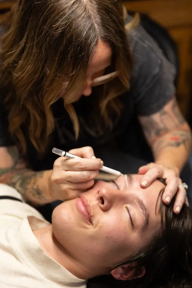 BROW SHAPING SESSION • NEW CLIENT