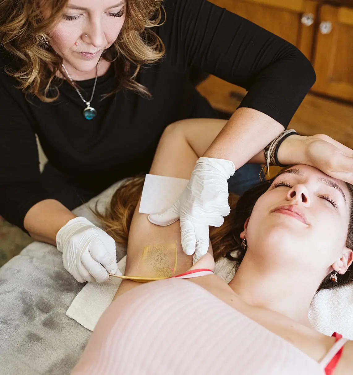 UNDERARM WAX • Smooth Underarms