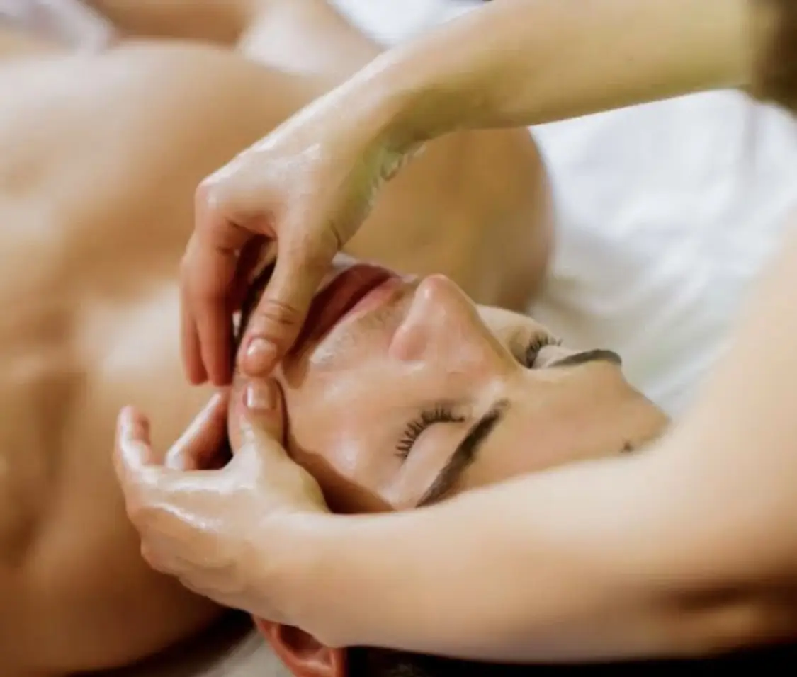 The Signature Sculpting Facial