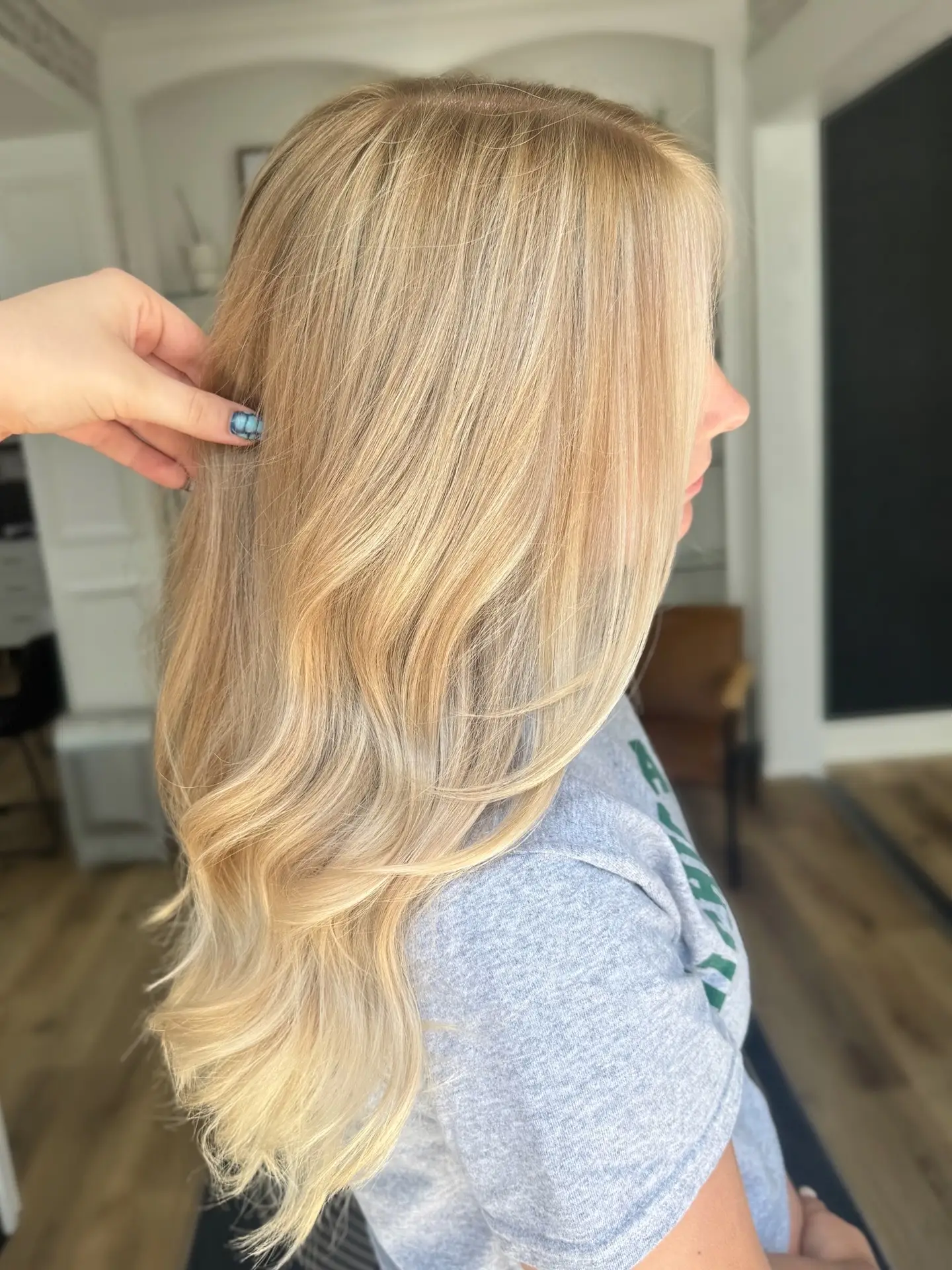 Women's Long/Medium Haircut