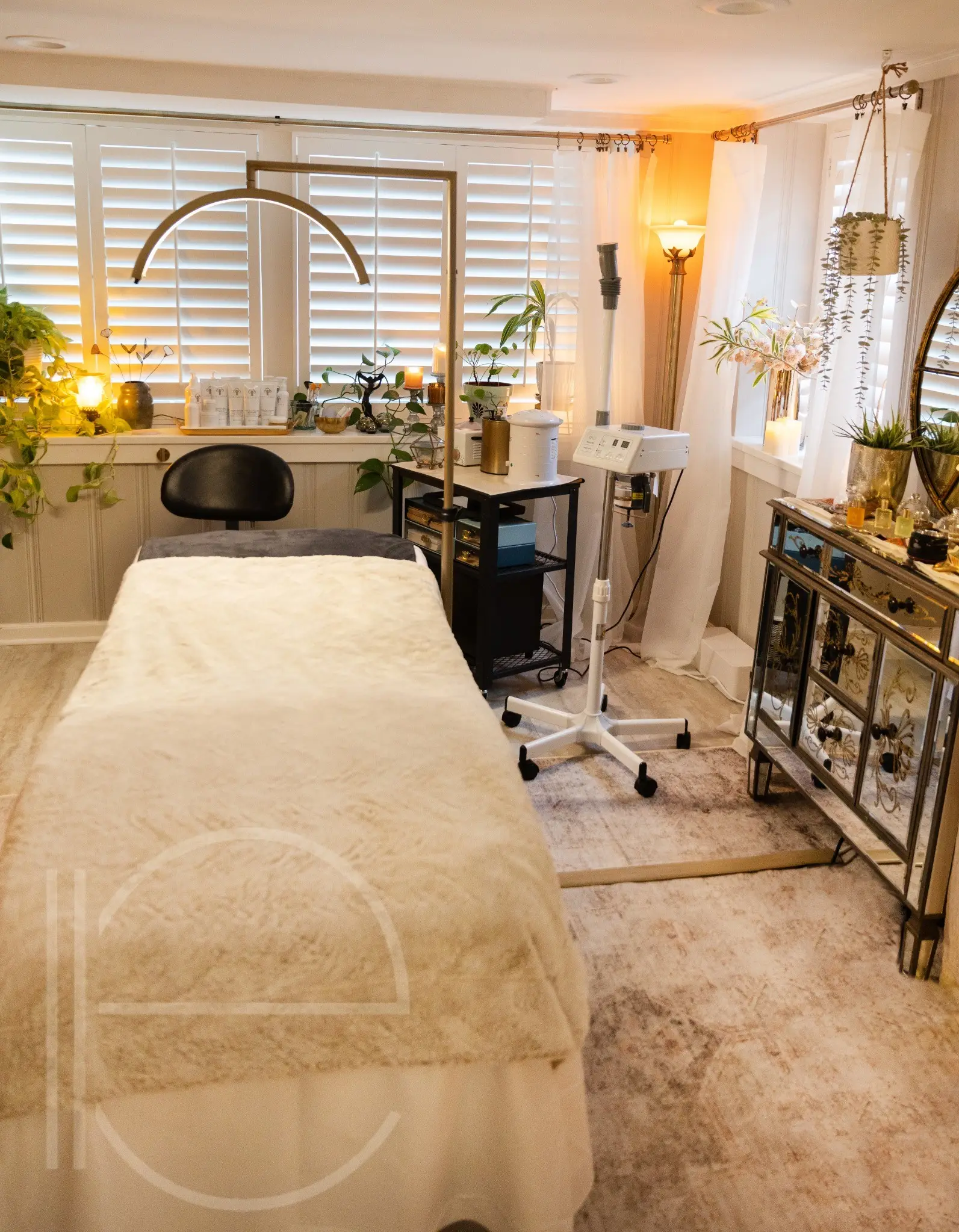 BIKINI WAX • Refined Bikini Shaping