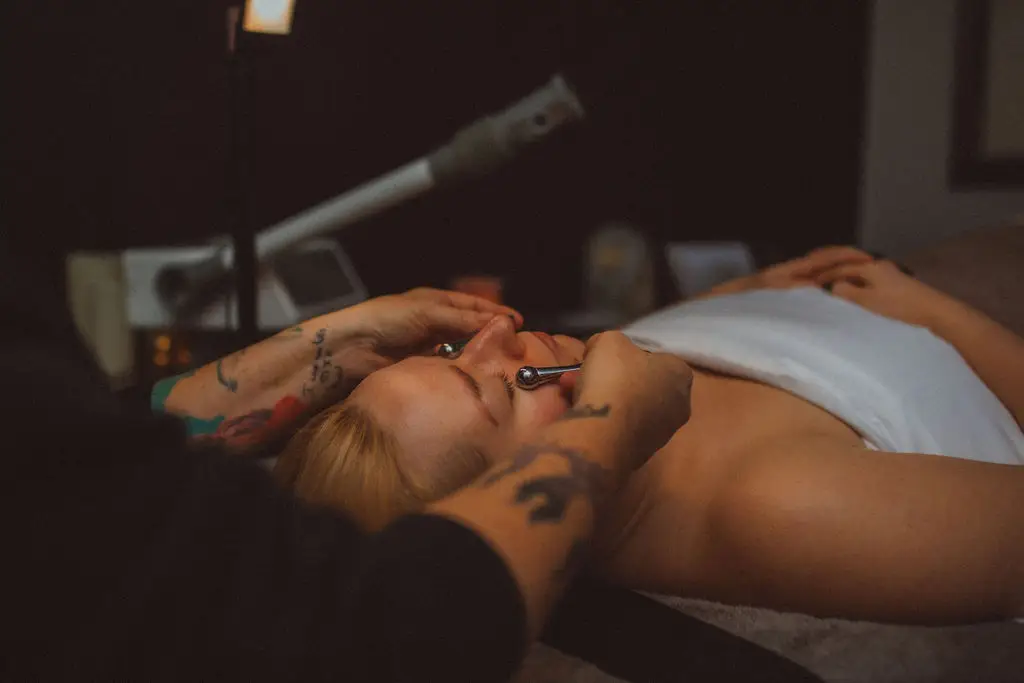 The Sculpted Glow Facial